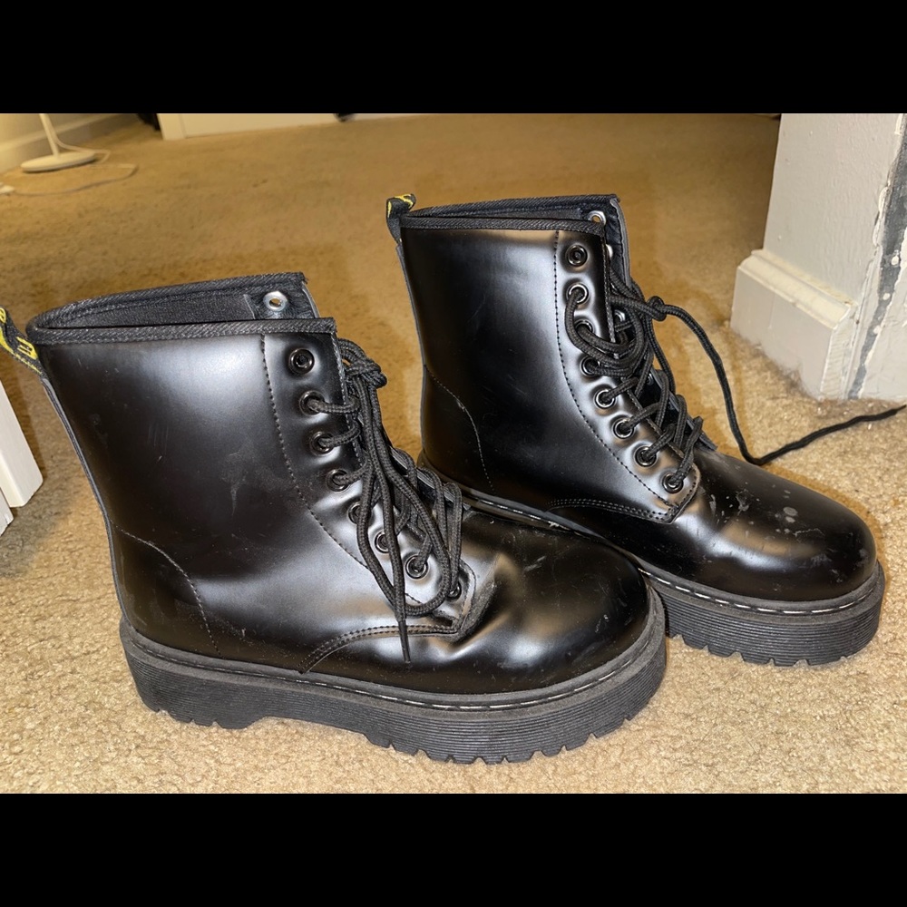 Combat boots